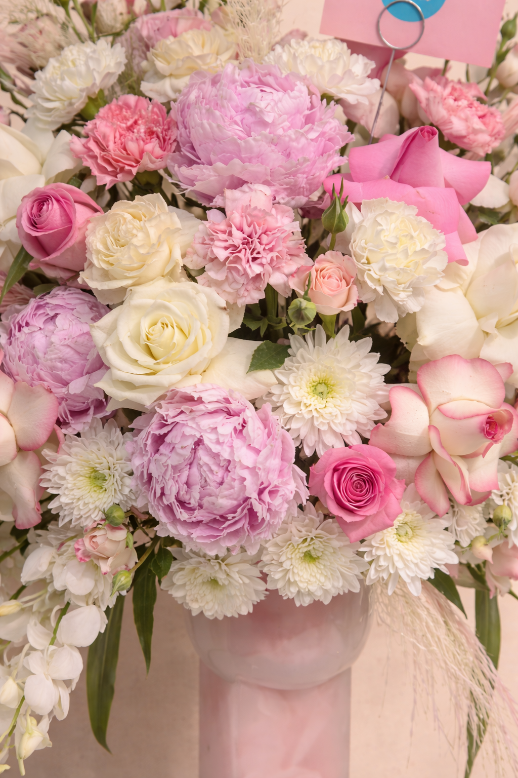 Candy Cloud – Signature Vase Arrangement